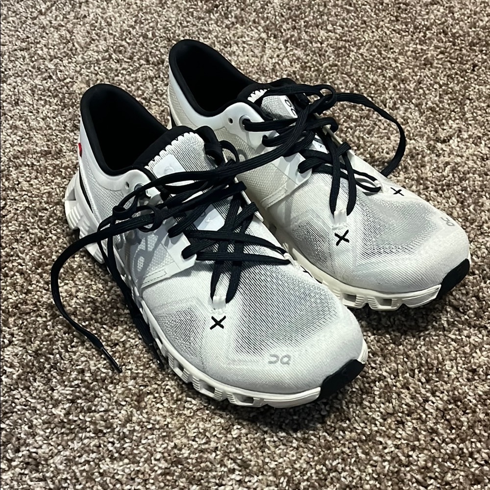 Women’s On Cloud X 3 size 7.5